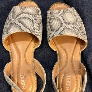 Women’s Size 8 Born sandals—Like new